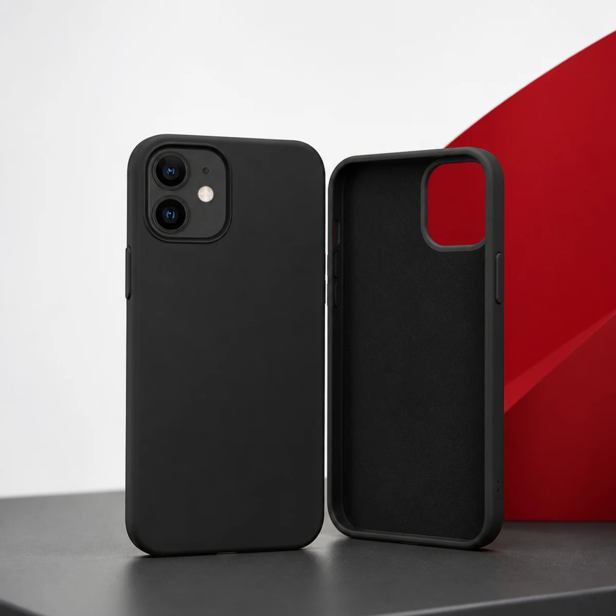 Funda de silicona negra mate para móvil, vista por fuera y por dentro.